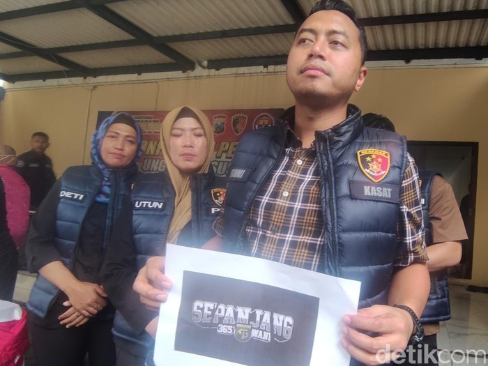 Stiker yang menyebabkan 3 pelajar perempuan di Sidoarjo menjadi korban pengeroyokan.