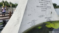 Banjir rob menggenangi beberapa titik di kawasan wisata Ancol seperti dermaga Marina dan Monumen Ancol.