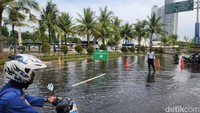 Fenomena rob terjadi karena tanggal bulan purnama ataupun bulan mati.