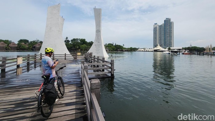 Tempat Wisata Ancol Terdampak Banjir Rob Banjir rob menggenangi beberapa titik di kawasan wisata Ancol, Jakarta Utara, Selasa (17/12/2024). Puncak rob pada pukul 09.00 WIB hingga 10.00 WIB.