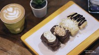 Kue balok dengan toping kekinian.