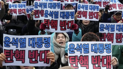 Usai Dimakzulkan, Warga Korsel Tuntut Presiden Yoon Suk Yeol Ditangkap