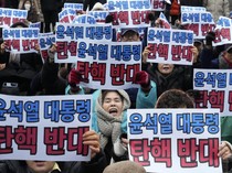 Usai Dimakzulkan, Warga Korsel Tuntut Presiden Yoon Suk Yeol Ditangkap