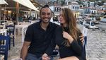 Pose Valentine Payen, Istri Ario Bayu saat Ngopi di Prancis