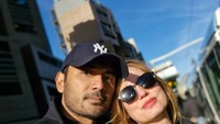 Kabar bahagia tersebut disampaikan oleh keduanya melalui Instagram. Mereka mengatakan bahwa anak ke-2nya tersebut lahir di Paris, Prancis. Foto: Instagram @valentinepayenwicaksono