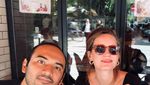 Pose Valentine Payen, Istri Ario Bayu saat Ngopi di Prancis
