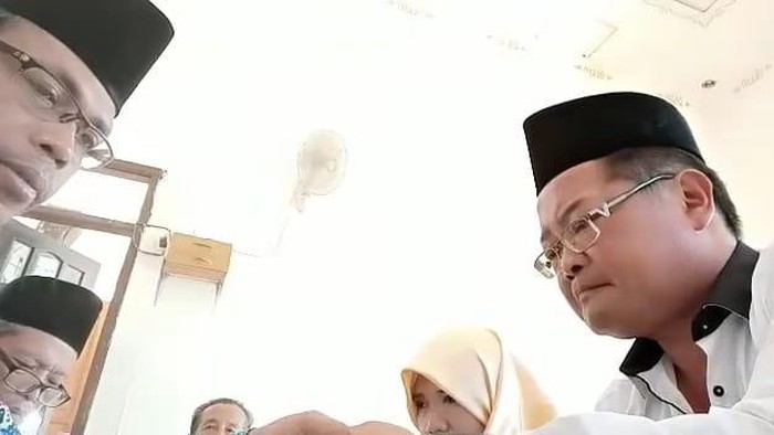 Video viral akad nikah di Jombang pakai Bahasa Taiwan saat ijab kabul.