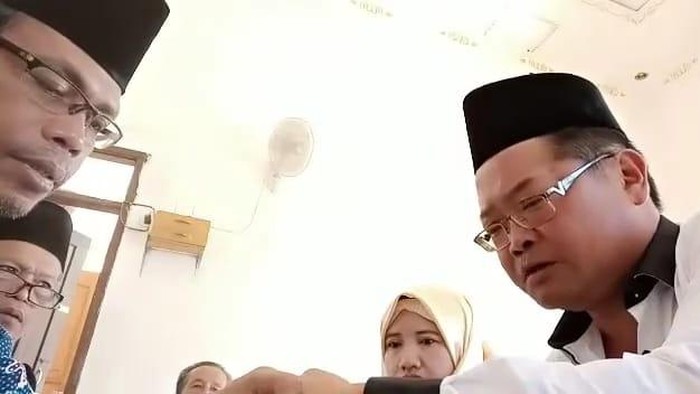 Video viral akad nikah di Jombang pakai Bahasa Taiwan saat ijab kabul.