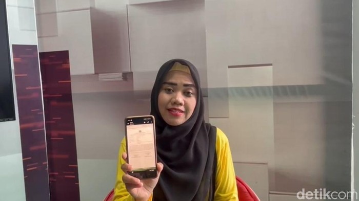 Wilia, pengidap kanker hati, melaporkan kasus kehilangan uang di rekening ke Polda Jambi.
