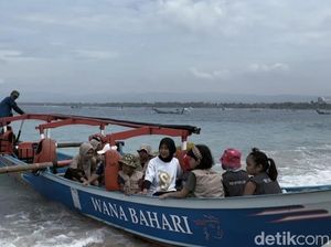 Rifa dan Firman Curi Start Liburan Akhir Tahun ke Pangandaran