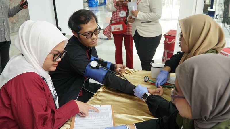 Yakult Indonesia Gelar Pemeriksaan Kesehatan Gratis bagi Karyawan-Warga