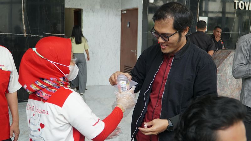 Yakult Indonesia Gelar Pemeriksaan Kesehatan Gratis bagi Karyawan-Warga