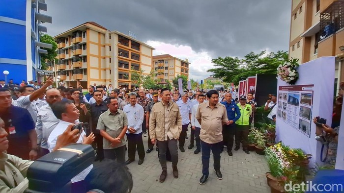 AHY saat melakukan kunjungan ke rusunawa Rancaekek.