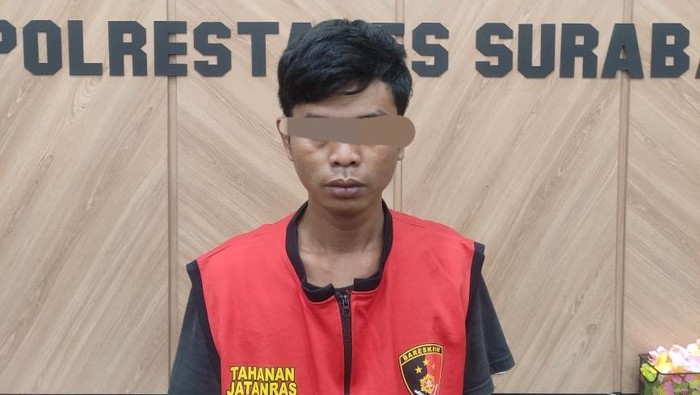 AS, spesialis pencuri motor di parkiran minimarket Surabaya Selatan yang telah diringkus polisi.