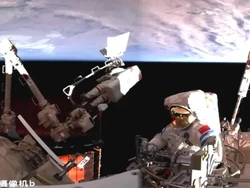 Astronaut China Pecahkan Rekor Space Walk 9 Jam