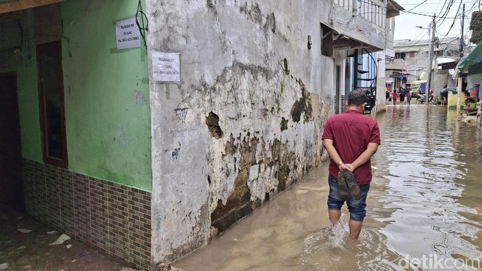 Banjir luapan air laut (rob) masih menggenangi sejumlah wilayah di kawasan Muara Angke, Penjaringan, Jakarta Utara (Jakut). (Taufiq Syarifudin/detikcom)