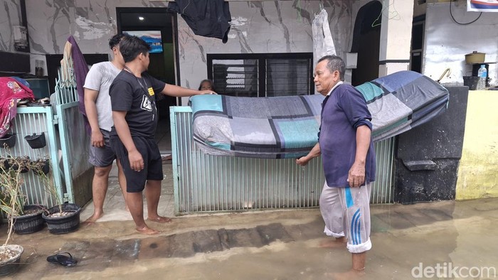 Banjir luapan air laut (rob) masih menggenangi sejumlah wilayah di kawasan Muara Angke, Penjaringan, Jakarta Utara (Jakut). (Taufiq Syarifudin/detikcom)