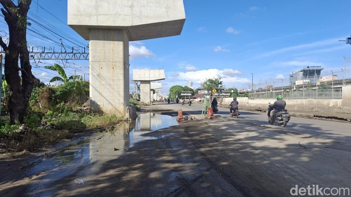 Banjir rob di Jalan RE Martadinata Jakarta Utara surut.