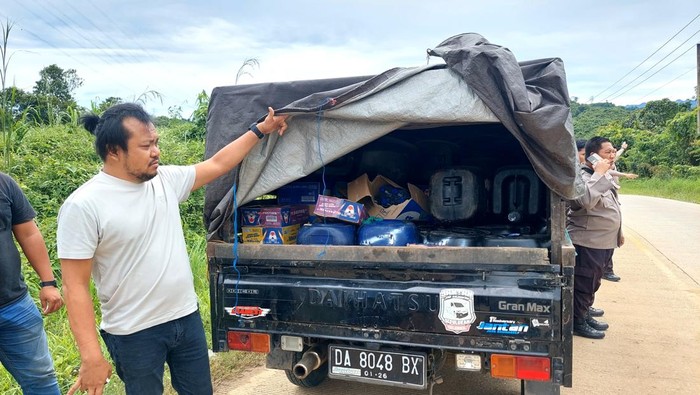 Barang bukti mobil pikap dalam kasus pelaku penyalahgunaan BBM ilegal menganiaya polisi hingga tewas. Dokumen Istimewa