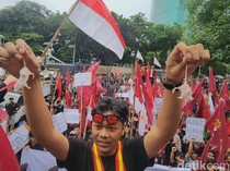 Bawa Tikus Putih, Pendemo Desak KPK Tangkap Harun Masiku