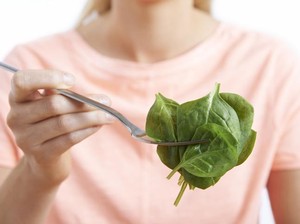 9 Makanan Tinggi Kandungan Air Ini Bantu Hidrasi Tubuh