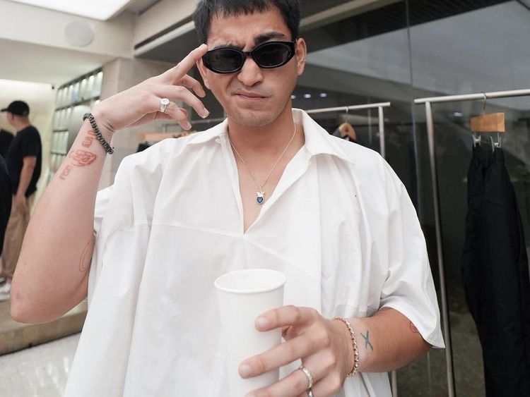 Bio One Rajin Hangout Sambil Ngopi Bersama Sahabatnya