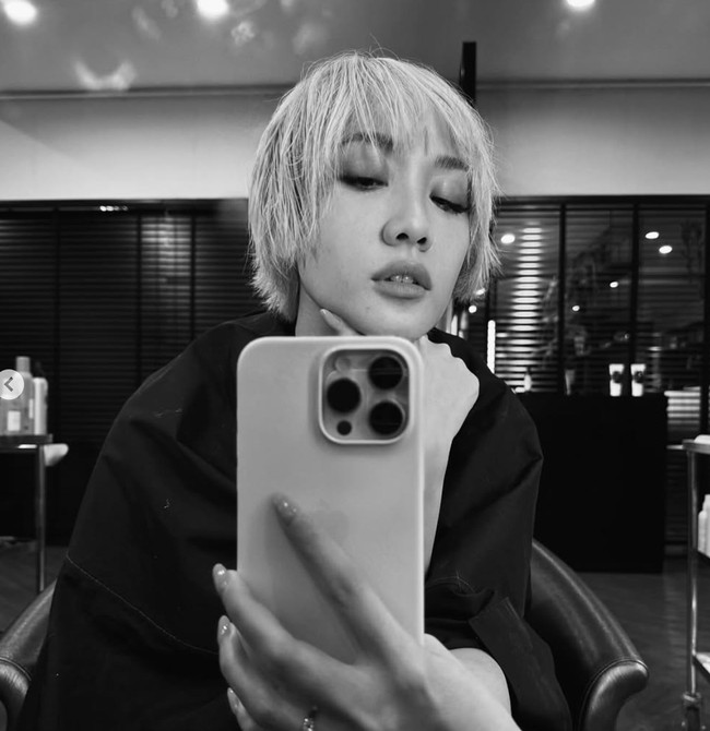 Pujian awet muda pun mengalir untuk BCL. “Makin muda kak unge cantik poll,” komentar netizen. “Heiii emak @itsmebcl apa2an ini semakin muda dan fresh banget emak,” puji lainnya.  Foto: dok. Instagram @itsmebcl