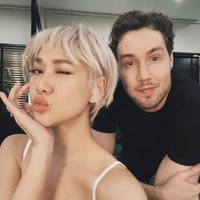 Dipotong oleh hair stylist langganan selebriti Indonesia, Kiefer Lippens, BCL tampak lebih percaya diri dengan rambut pendek barunya itu.  Foto: dok. Instagram @itsmebcl