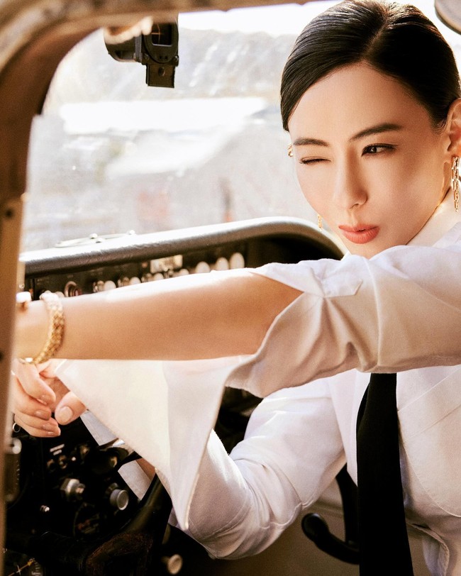 Sebelumnya tidak dijelaskan masalah kesehatan seperti apa yang dihadapi Cecilia. Bisa jadi jika kondisi tersebut mengubah bentuk wajahnya atau hanya mengalami penuaan yang wajar dialami orang seusianya. Meski begitu, Cecilia tetap terlihat cantik dan menawan.Foto: Instagram Cecilia Cheung