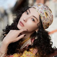 Selagi kemunculannya dirayakan para penggemar, sejumlah netizen orang salah fokus dengan penampilan wajahnya. Beberapa bahkan menudingnya telah melakukan operasi plastik.Foto: Instagram Cecilia Cheung