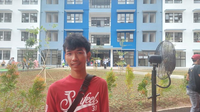 Cepi warga kolong jembatan Pasopati yang kini tinggal di rusun Rancaekek