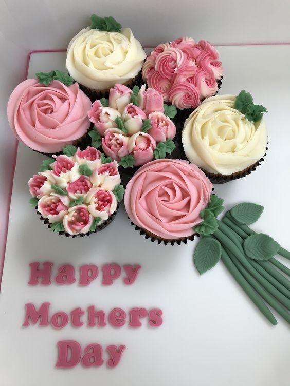 Cupcakes bunga untuk Hari Ibu.
