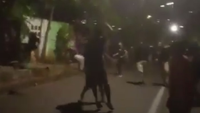 Daerah Tanah Abang, Jakarta Pusat, dihebohkan dengan aksi tawuran pada Selasa (17/12) sore. Peristiwa ini menyebabkan satu orang tewas akibat luka bacok.