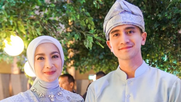 7 Foto Desy Ratnasari Jadi Among Tamu Pernikahan Putri Zulhas, Bak Tak Menua