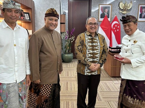 Direktur PT BIBU Panji Sakti Erwanto Sad Adiatmoko melangsungkan pertemuan dengan Duta Besar RI untuk Singapura Suryo Pratomo pada Selasa (17/12/2024). (Istimewa)