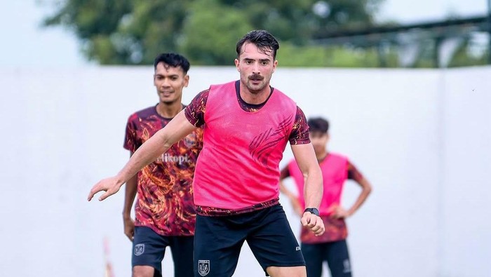 Fabien Garcia latihan bersama Persela Lamongan