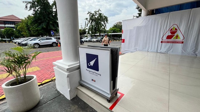 Fasilitas pengering payung yang ada di salah satu stasiun wilayah KAI Daop 8 Surabaya.