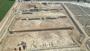Foto Udara Kuburan Massal Tempat 100.000 Korban Assad Ditemukan
