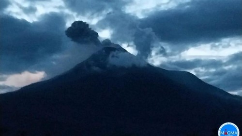 Gunung Lewotobi Laki-laki meletus pagi ini, Rabu (18/12/2024). (PVMBG)