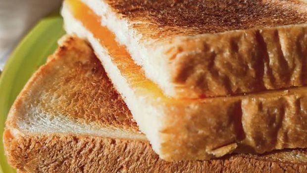 Kaya toast atau roti panggang dengan selai kaya