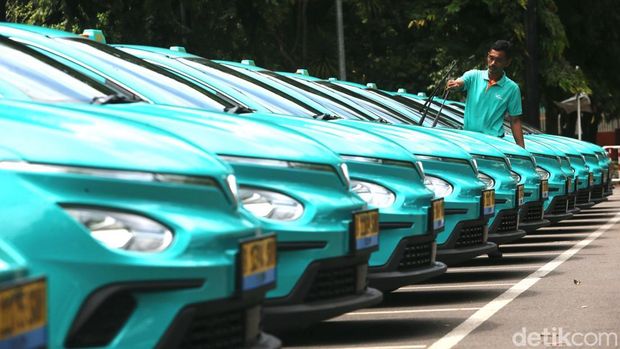 Taksi online asal Vietnam itu mulai mengaspal di Jakarta bulan ini. SUV listrik VinFast VF e34 digunakan sebagai armada taksi tersebut.