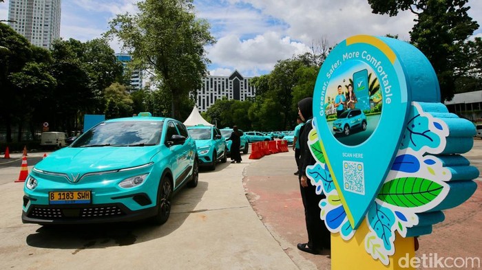 Ini Tampang Taksi Listrik Asal Vietnam yang Mulai Mengaspal di Jakarta Taksi online asal Vietnam itu mulai mengaspal di Jakarta bulan ini. SUV listrik VinFast VF e34 digunakan sebagai armada taksi tersebut.