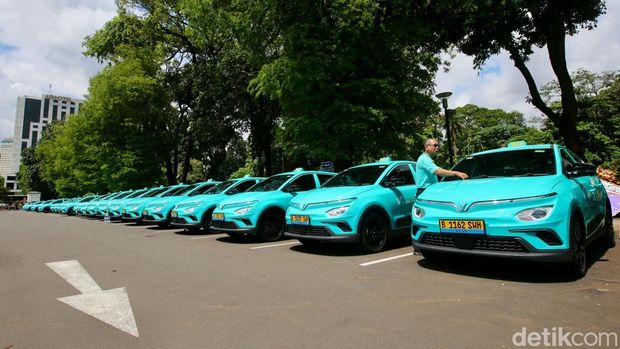 Taksi online asal Vietnam itu mulai mengaspal di Jakarta bulan ini. SUV listrik VinFast VF e34 digunakan sebagai armada taksi tersebut.