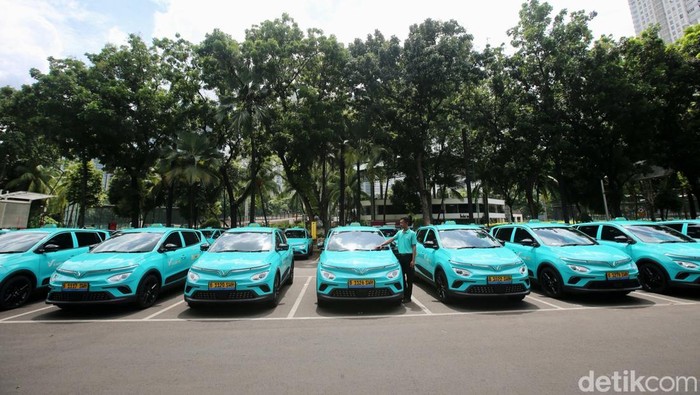 Taksi online asal Vietnam itu mulai mengaspal di Jakarta bulan ini. SUV listrik VinFast VF e34 digunakan sebagai armada taksi tersebut.