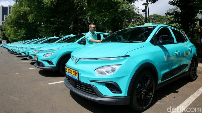 Ini Tampang Taksi Listrik Asal Vietnam yang Mulai Mengaspal di Jakarta Taksi online asal Vietnam itu mulai mengaspal di Jakarta bulan ini. SUV listrik VinFast VF e34 digunakan sebagai armada taksi tersebut.