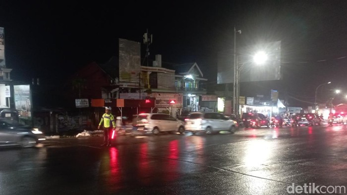 Kemacetan di Jalan Perintis Kemerdekaan-Jalan Urip Sumoharjo, Kota Makassar, Sulawesi Selatan (Sulsel), sudah mulai terurai.