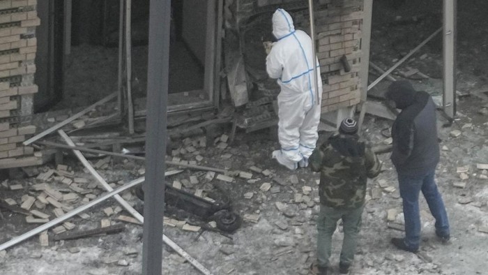 A view of the place where Lt. General Igor Kirillov, the head of Russia's Nuclear, Biological, and Chemical Defence Forces and his assistantIlya Polikarpov were killed by an explosive device planted close to a residential apartment's block in Moscow, Russia, Tuesday, Dec. 17, 2024. (AP Photo)