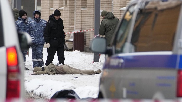 A view of the place where Lt. General Igor Kirillov, the head of Russia's Nuclear, Biological, and Chemical Defence Forces and his assistantIlya Polikarpov were killed by an explosive device planted close to a residential apartment's block in Moscow, Russia, Tuesday, Dec. 17, 2024. (AP Photo)