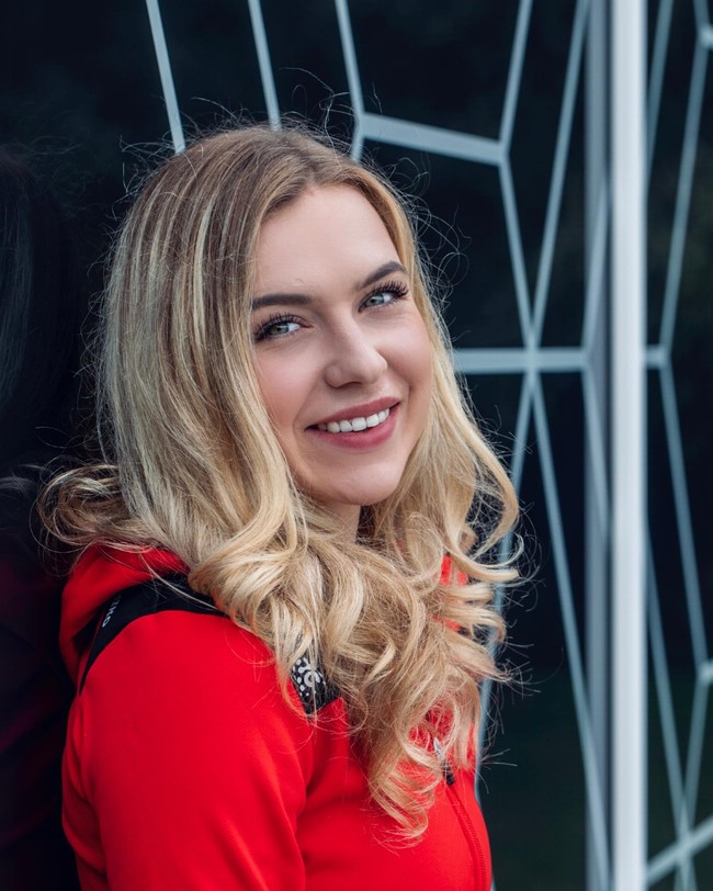 Joy Beune adalah atlet speed skater atau seluncur cepat. Selain karena prestasinya, wanita itu juga dikenal karena kecantikannya.Foto: Instagram Joy Beune