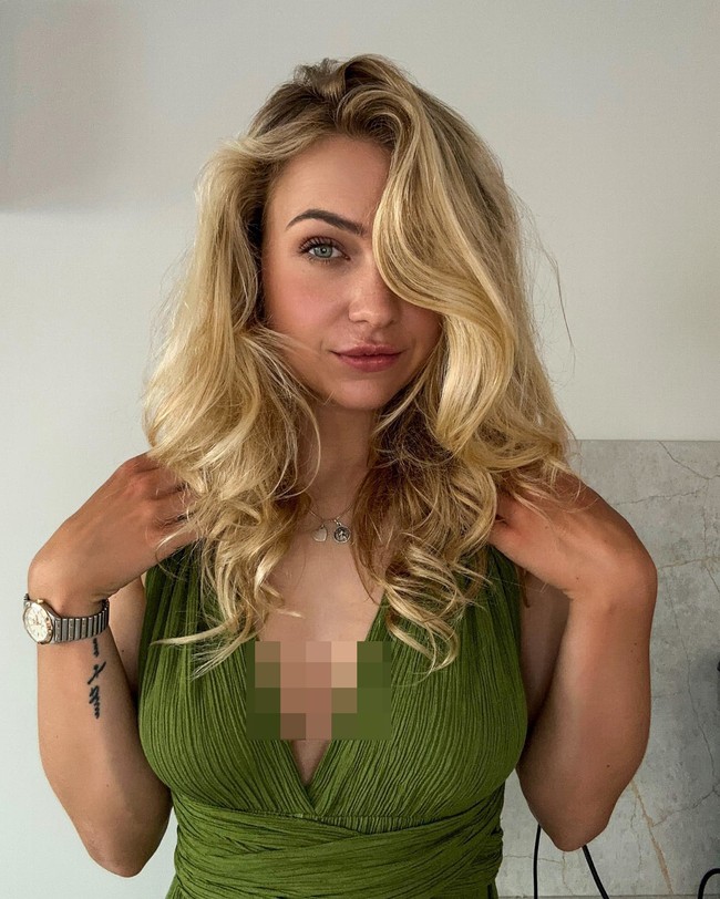 Dikatakan jika awalnya Joy ragu menerima tawaran tersebut bahkan sudah bersiap mendapat banyak kritik. Meski keputusan kontroversial namun Joy mendapat tidak sedikit dukungan. Foto: Instagram Joy Beune